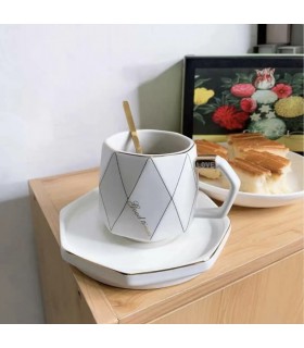 فنجان نعلبکی چندضلعی لاکچری لاو