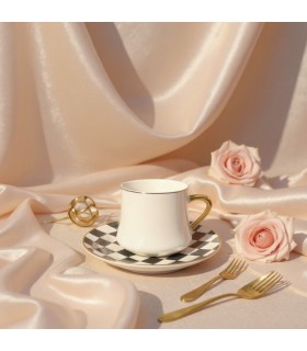 فنجان و نعلبکی طلایی