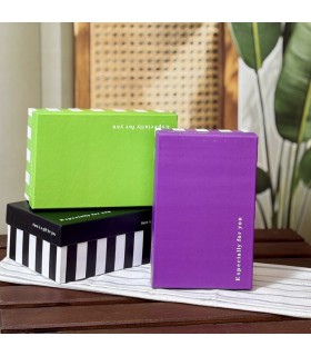 جعبه کادویی (باکس هدیه) طرح راه راه رنگی