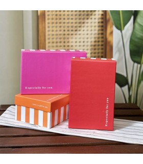 جعبه کادویی (باکس هدیه) طرح راه راه رنگی