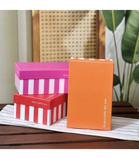 جعبه کادویی (باکس هدیه) طرح راه راه رنگی