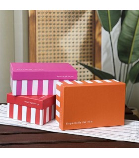 جعبه کادویی (باکس هدیه) طرح راه راه رنگی