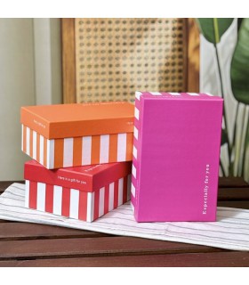 جعبه کادویی (باکس هدیه) طرح راه راه رنگی