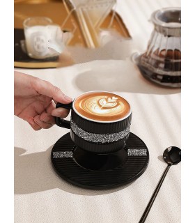 فنجان نعلبکی طرح اکلیلی