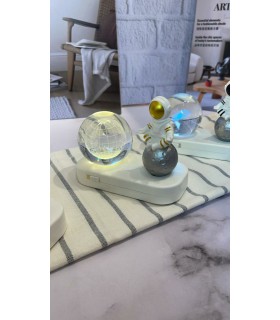 چراغ خواب گوی دار فضانورد