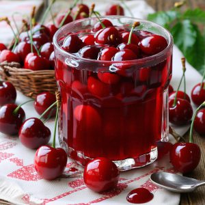 طرز تهیه شربت آلبالو خانگی خوشمزه و مجلسی