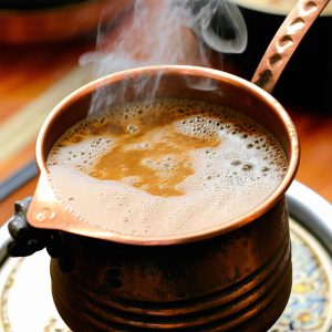 قهوه عربی: طرز تهیه، آداب و نکات اصلی دم کردن