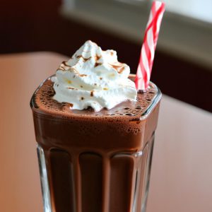 طرز تهیه شکلات گلاسه خانگی با نکات اصلی