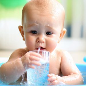 آب مورد نیاز کودک یک ساله نکات اصلی مهم