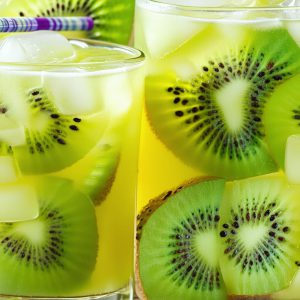 آب کیوی خانگی خوشمزه با نکات اصلی و طرز تهیه ساده