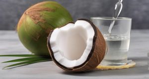 فواید آب نارگیل برای هضم غذا و سلامت دستگاه گوارش