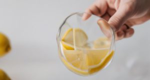 دلیل تلخی آب لیمو و راهکارهای رفع آن + نکات اصلی