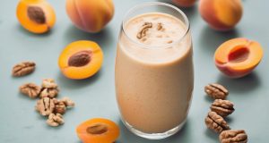 اسموتی زردآلو و گردو: طرز تهیه، خواص و نکات اصلی