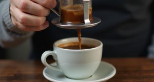 طرز تهیه قهوه ایروپرس خانگی با نکات اصلی