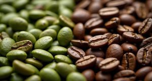 تغییرات فیزیکی دانه قهوه از سبز تا قهوه ای خوش عطر