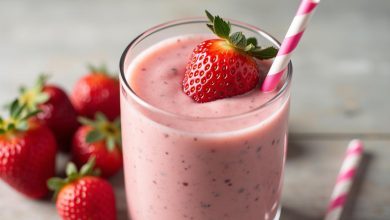 اسموتی توت فرنگی: ۴ روش تهیه خوشمزه و رژیمی محبوب