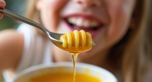خواص شگفت انگیز عسل طبیعی برای سلامت کودکان