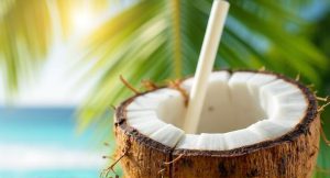 آب نارگیل: جدول ارزش غذایی و کالری (فواید و خواص)