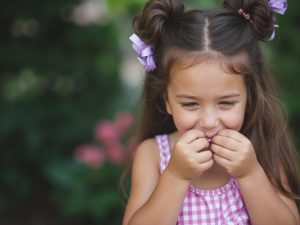 تهدیدات غذایی برای سلامت کودک: چه غذاهایی باید اجتناب کرد؟