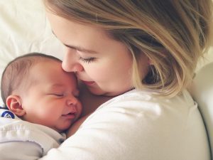شیردهی در سال دوم: فواید و نکات مهم تغذیه با شیر مادر؟