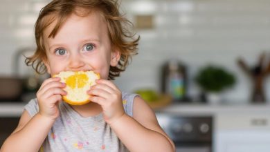 بخور نخورهای کودک دو ساله: تغذیه سالم و نکات مهم!