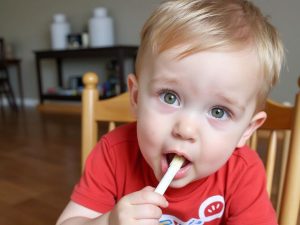 پرخوری کودک: 5 نشانه مهم و دلایل آن چیست؟