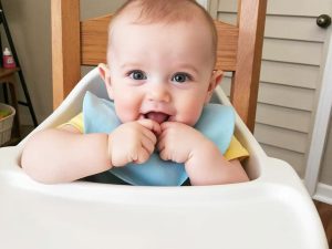 شروع غذای کمکی نوزاد: راهنما و نکات مهم تغذیه سالم کودک