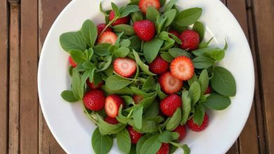 سالاد توت فرنگی و منداب: طرز تهیه خوشمزه و آسان