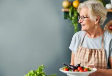 توصیههای غذایی ضروری برای حفظ سلامت سالمندان